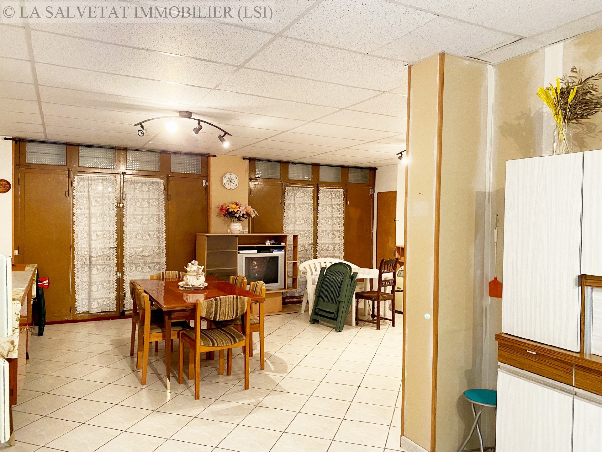 Vente local-magasin - FONSORBES<br>250 m², 6 pièces