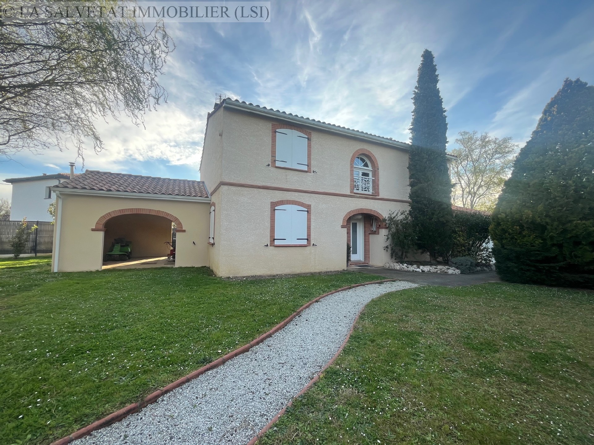 Vente maison-villa - FONTENILLES<br>267 m², 8 pièces