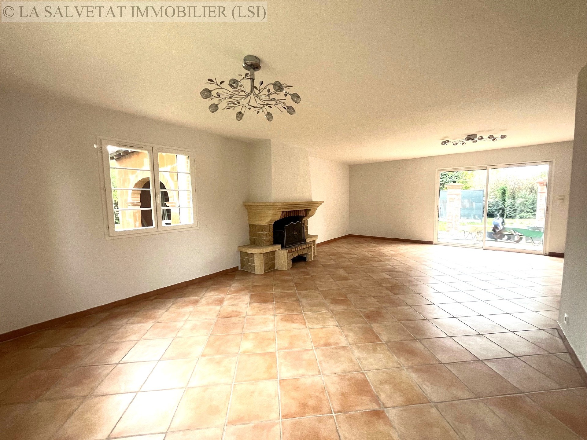 Vente maison-villa - FONTENILLES<br>267 m², 8 pièces
