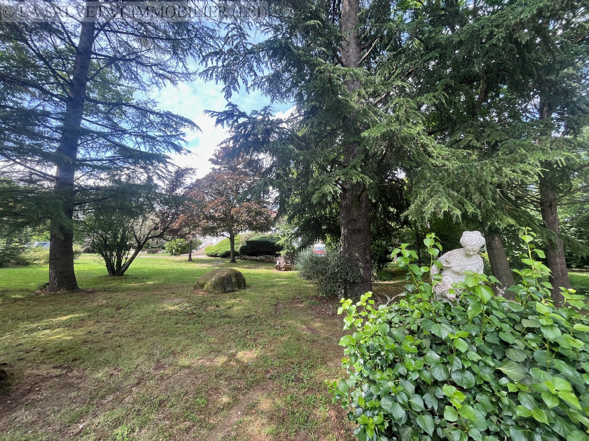 Vente maison-villa - LIAS<br>240 m², 7 pièces