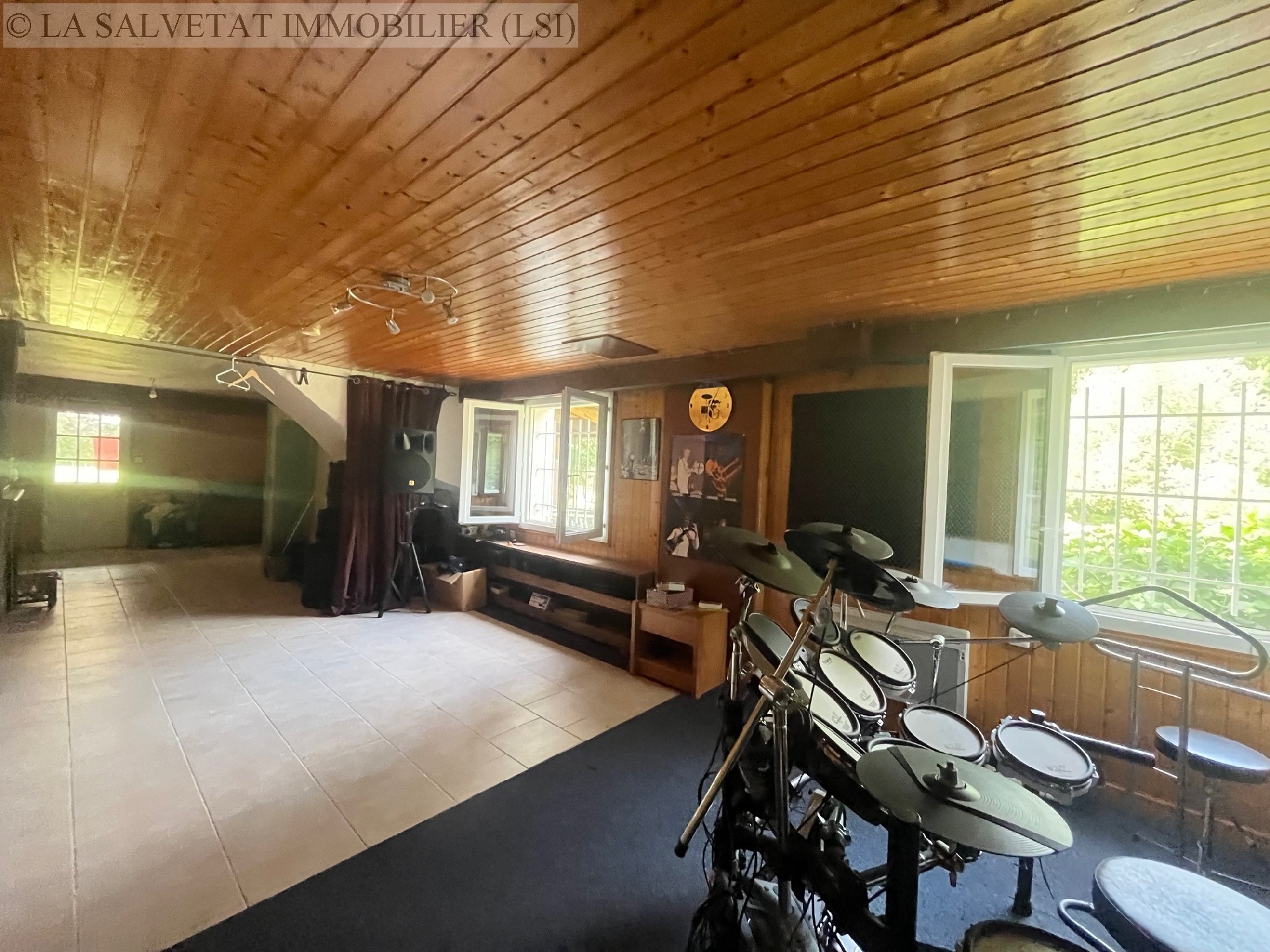Vente maison-villa - LIAS<br>240 m², 7 pièces