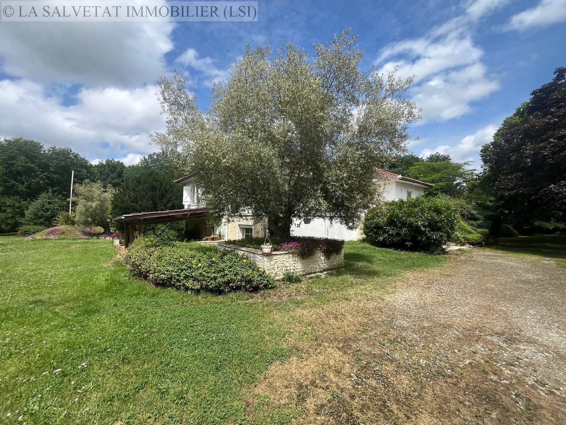 Vente maison-villa - LIAS<br>240 m², 7 pièces