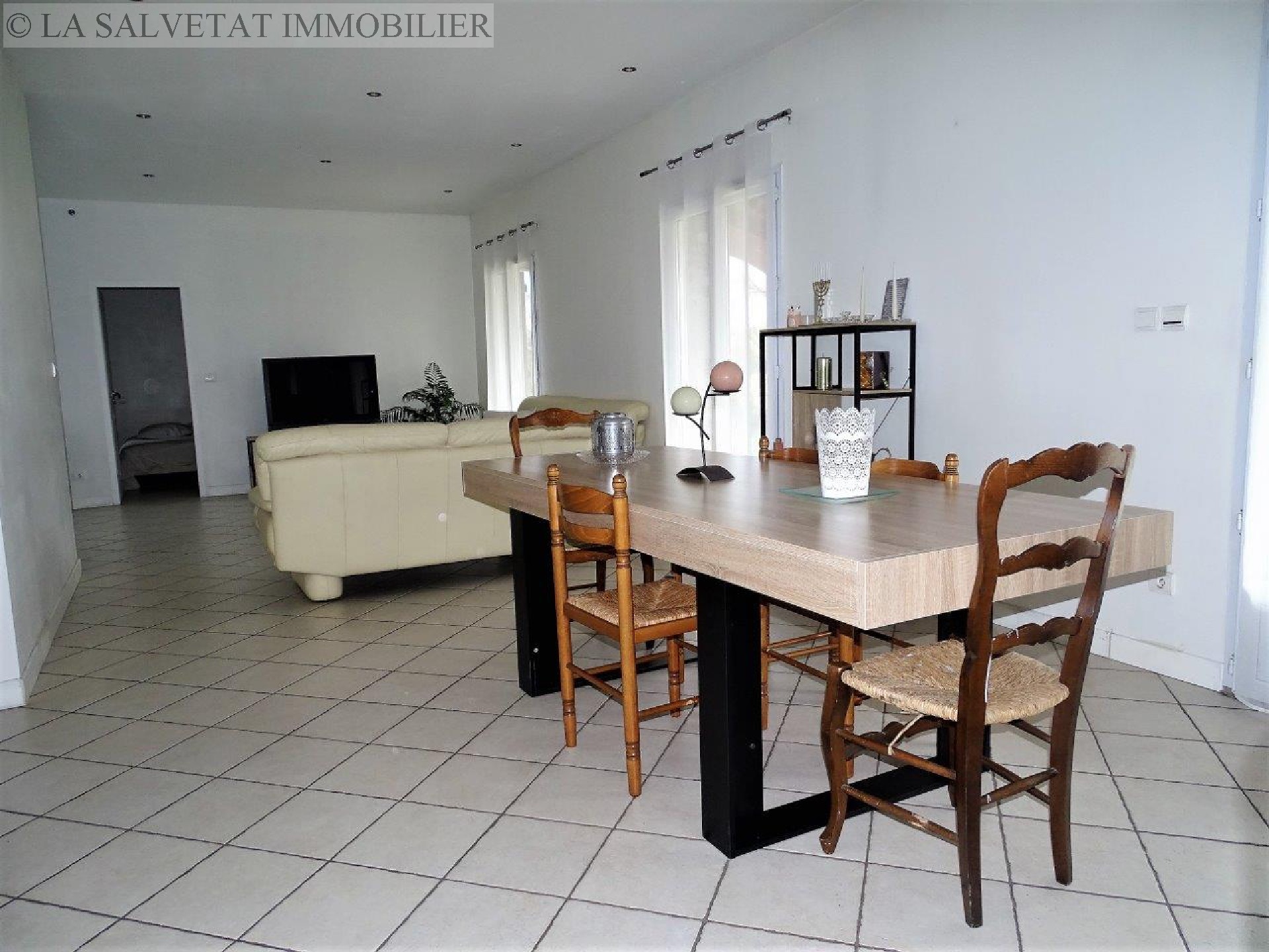 Vente maison-villa - RIEUMES<br>165 m², 7 pièces